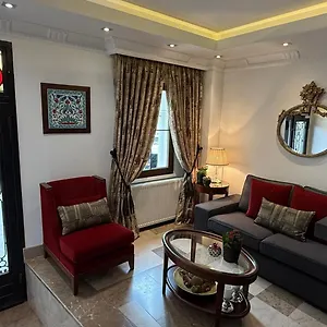 3* Otel Four Doors